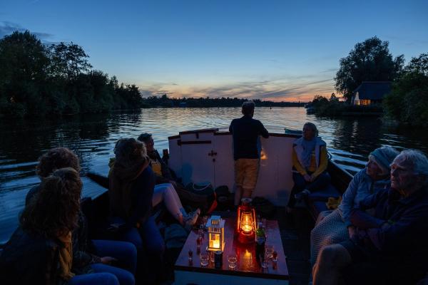 Praamvaren in de nacht